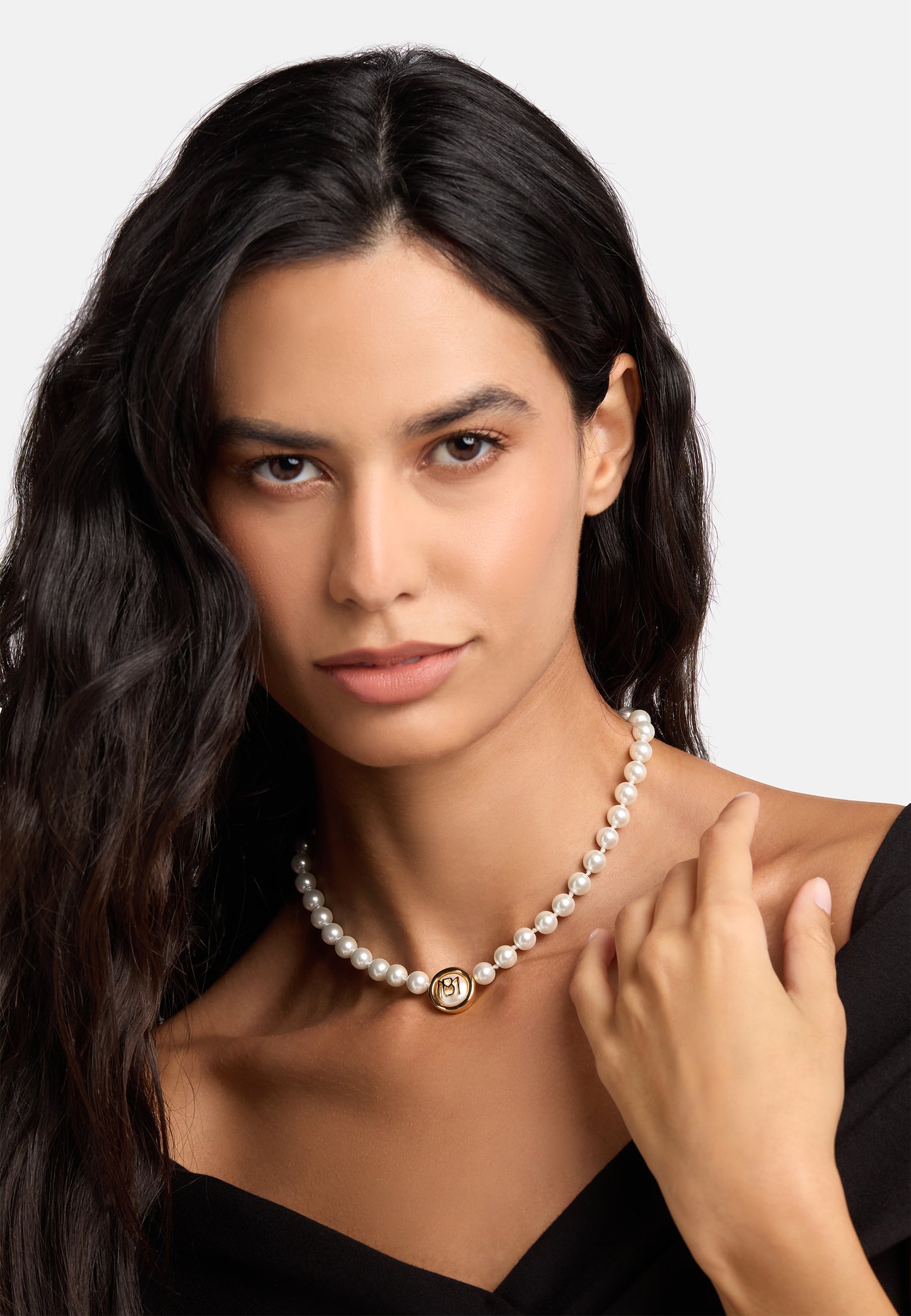 MB Signature Elegant Gold-Plated Pearl Choker