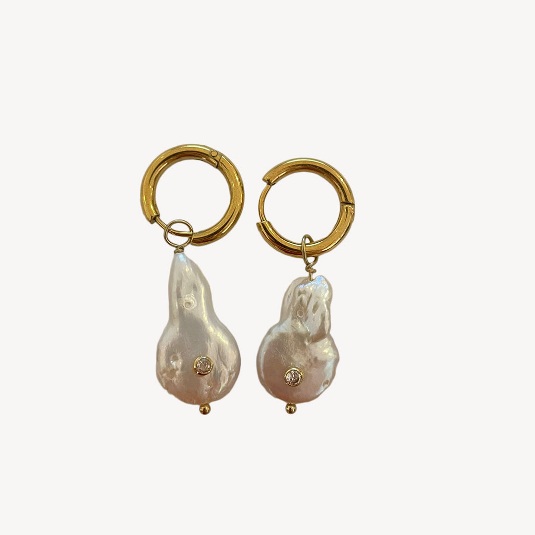 Ara Pearl Earrings - Gold