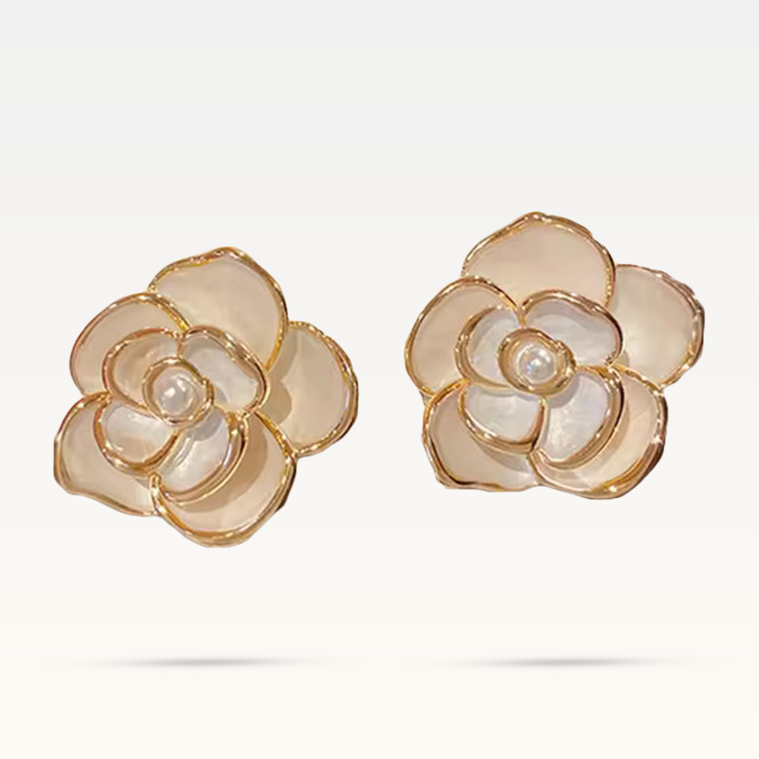 Camelia Dorée Stud Earrings white with gold