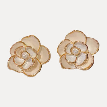 Camelia Dorée Stud Earrings white with gold