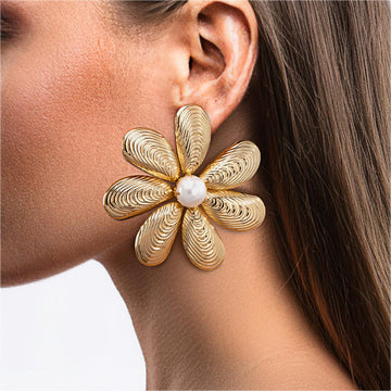 Flora Flower Pearl Earrings - Gold