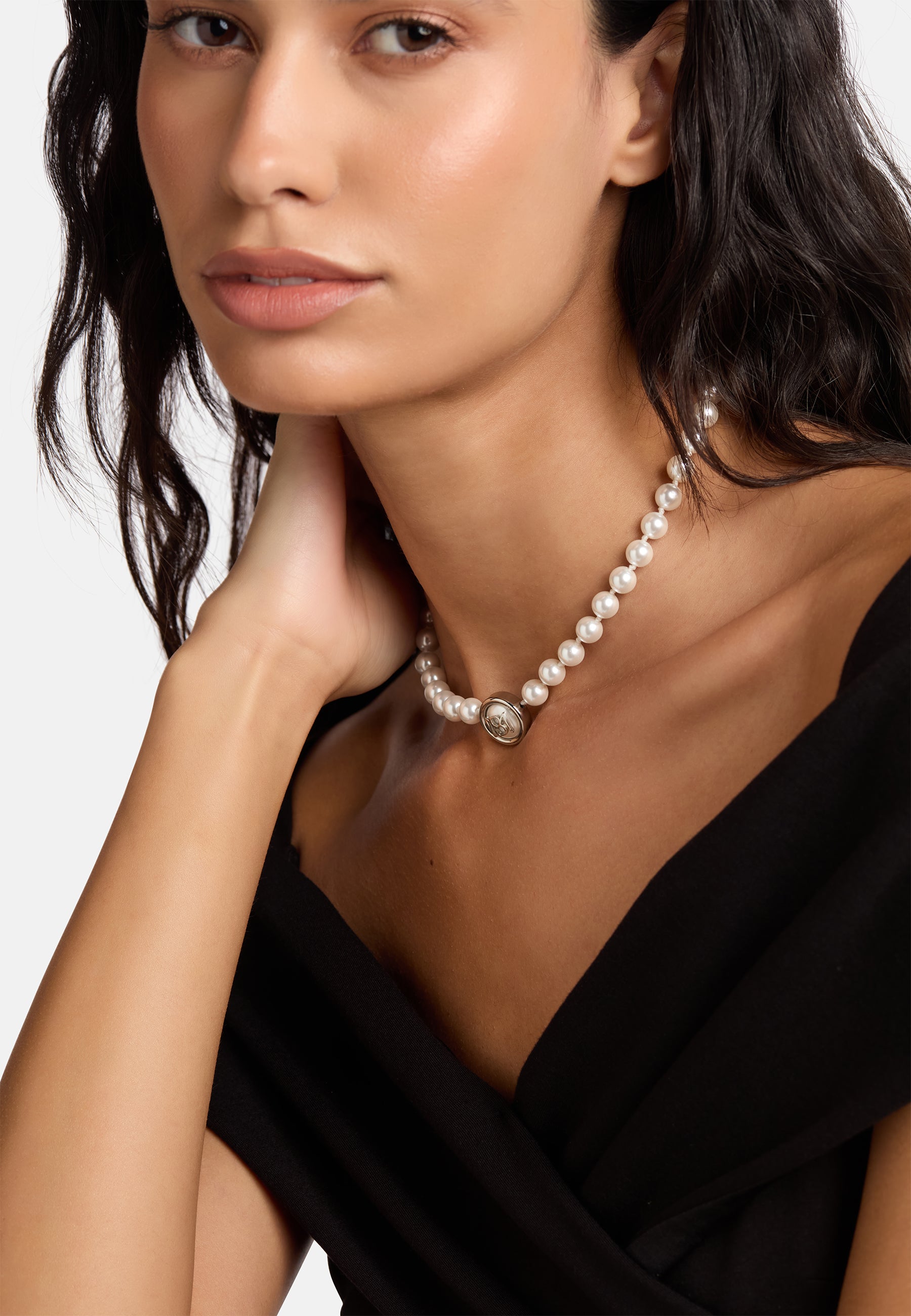 MB Signature Elegant Silver-Plated Pearl Choker